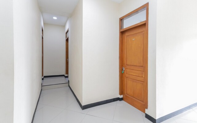 RedDoorz @ WR. Supratman Batu