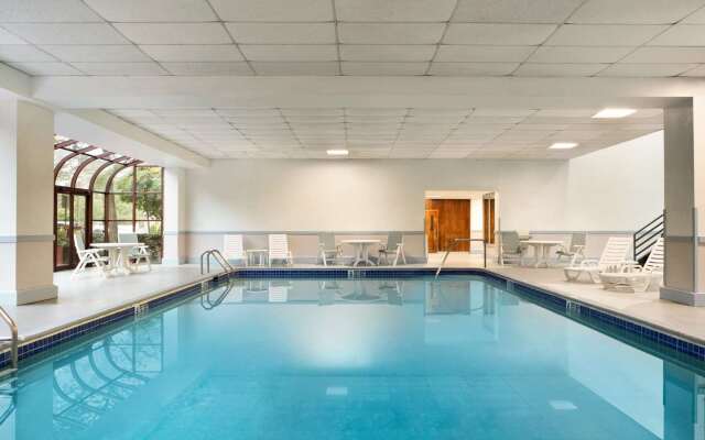 DoubleTree by Hilton New York LaGuardia Airport