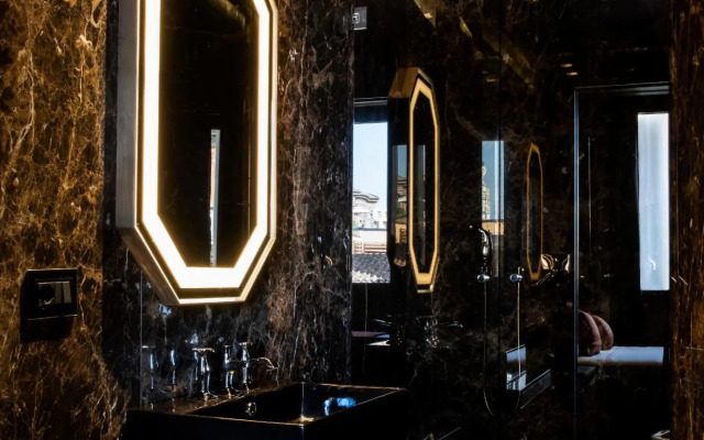 U-Visionary Roma Hotel