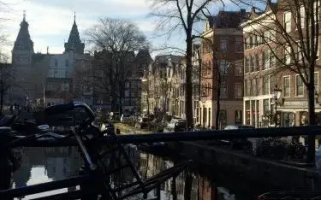 Spiegelgracht Apartments With Canal View
