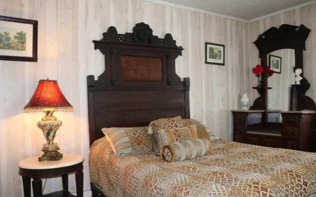 Colonial inn