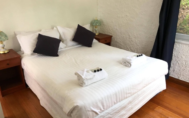 Long Beach House – Guest Rooms – Sandy Bay