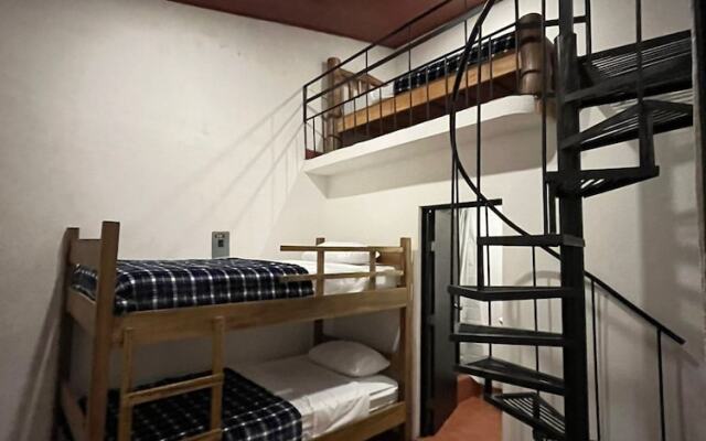 Hostal 17-52