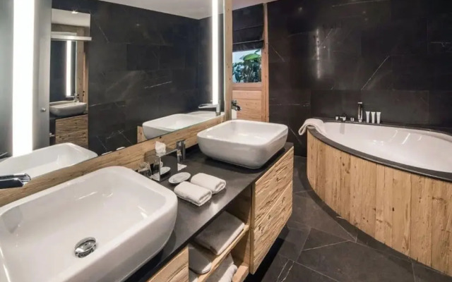 Superior Chalet With Views