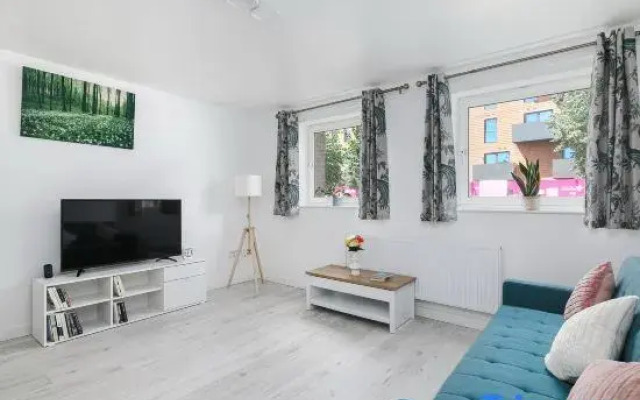 A Stunning Flat in London, Gants Hill