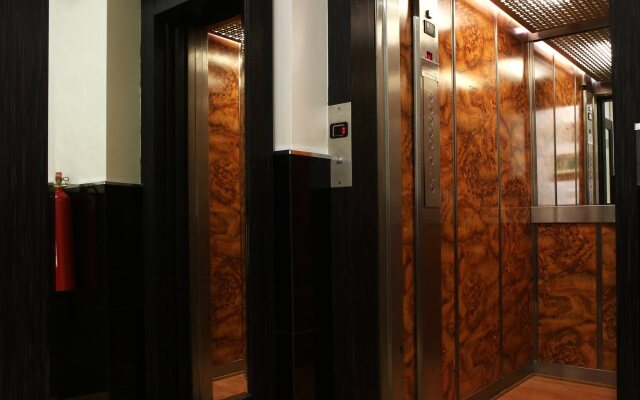 Huttons Hotel, Victoria London