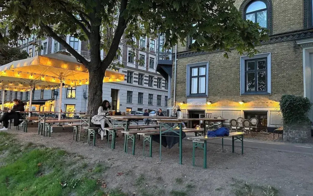 Central Penthouse With Private Rooftop Terrace