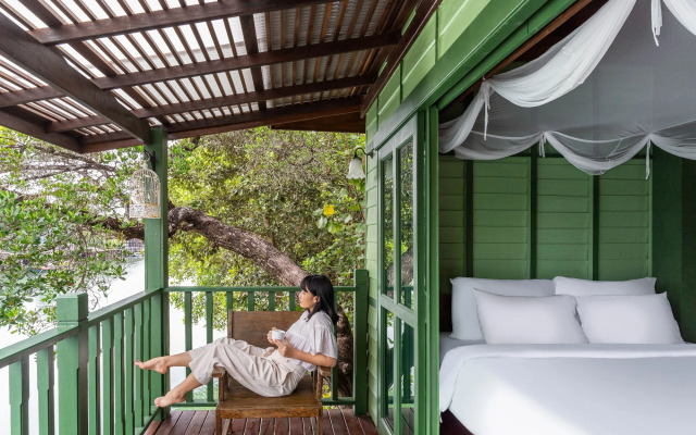 Aana Resort & Spa