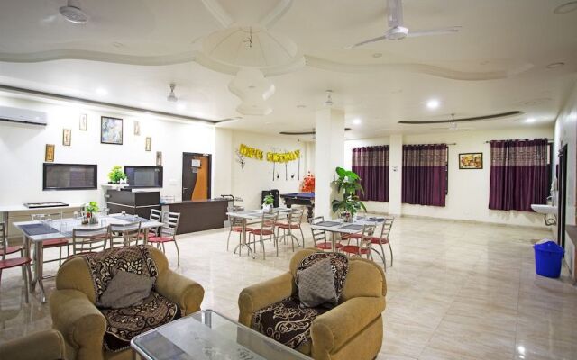 OYO 43691 Hotel Rbs Inn