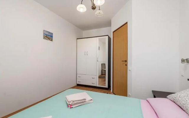 Beautiful Apartment in Stara Novalja With Wifi and 2 Bedrooms