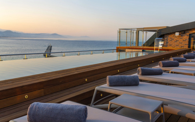 Numa Port Hotel