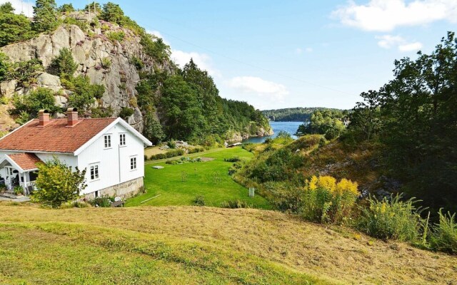 10 Person Holiday Home In Tvedestrand