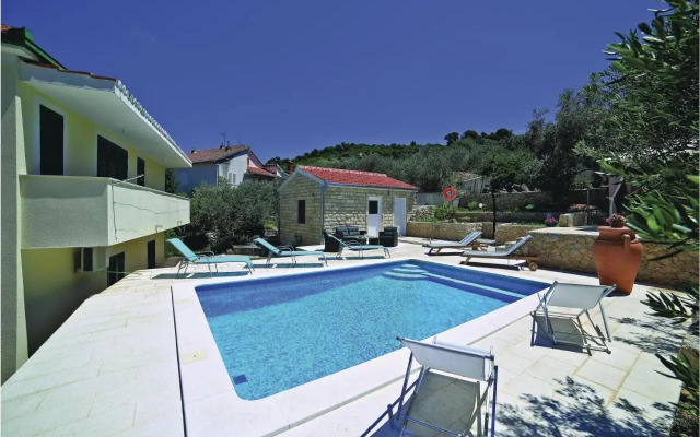 Apartment Trogir with Sea View 05