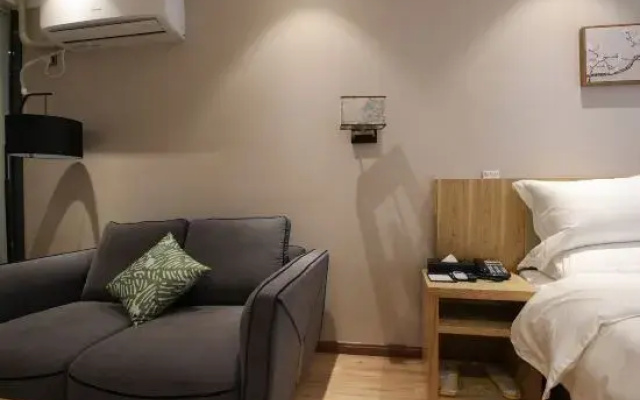 Couple Expert Boutique Hotel (Dongmen Old Street Station)