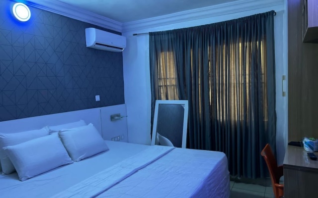 Plot1 Suites