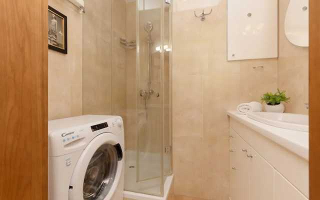 Saska Kępa Apartment by Renters