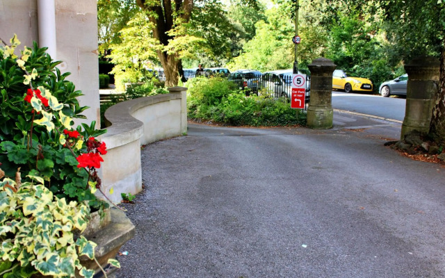 Victoria Square Hotel