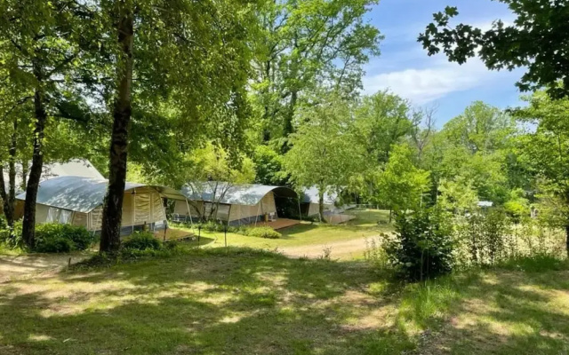Tent Lodge in Dordogne Near Scenic Views