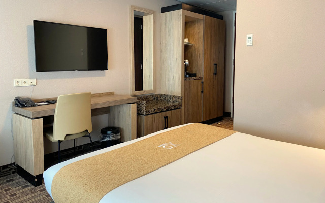 XO Hotels Blue Square