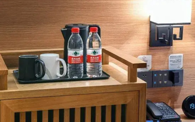 QIANNA HOTEL GLORIOUS（Luoyang Yingtianmen Xigong Xiaojie Store）