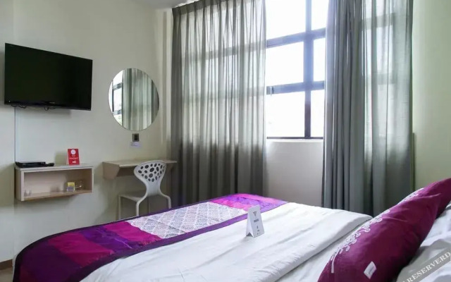 OYO 195 Merlin Hotel