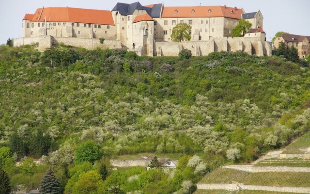 Warias Hotel & Restaurant