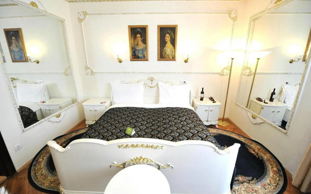 Queen's Astoria Design Hotel