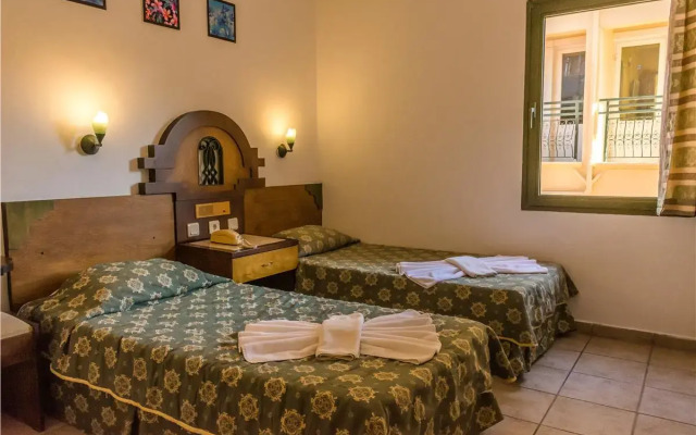 Maxwell Holiday Club