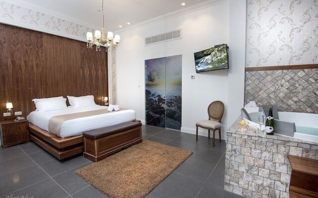 Aquaduct Hotel