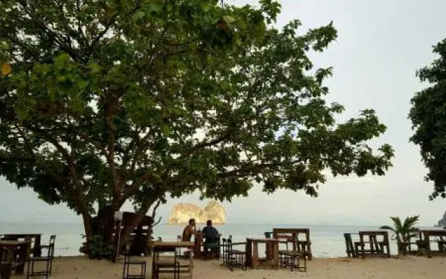 Sea Camp Hostel
