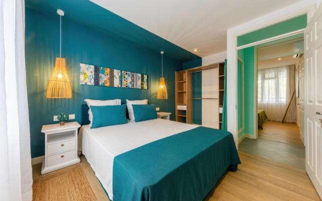 Les Cerisiers Beach Residence, Cosy and Modern 3 bedroom apartment located 50 metres from the beach and from all amenities and restaurants on the coastal road