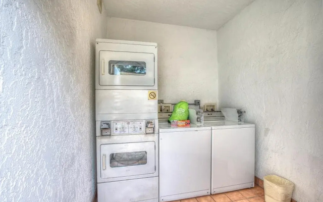 Inn of Naples, Tapestry Collection by Hilton