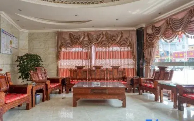 Ruili Dongpo Hotel