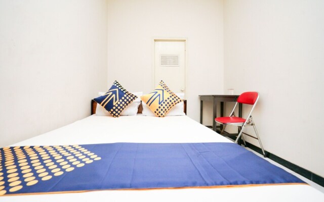 Ratna Backpacker Syariah by OYO Rooms