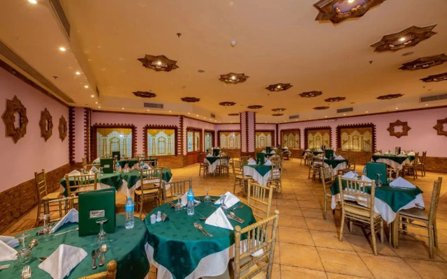 Titanic Palace - Families and Couples only