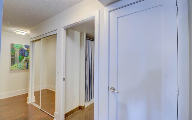PlanURstay  - 300 Front Street West