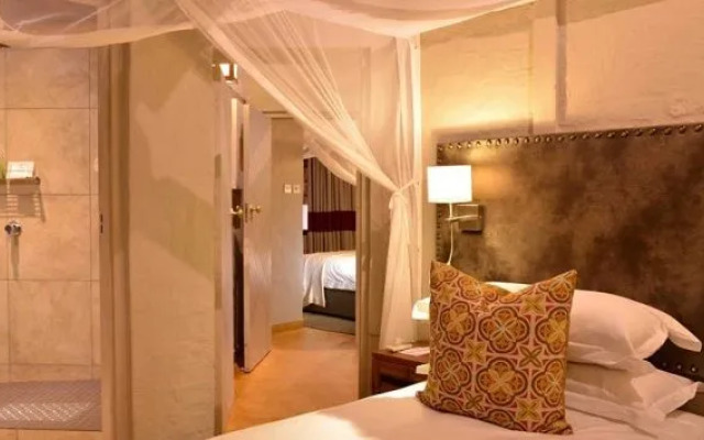Victoria Falls Safari Suites