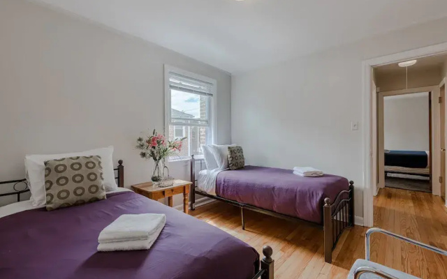 Bright and Charming 2 Bed Apartment in Evanston by AllSet Turnover - фото 2