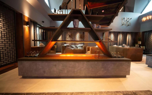 Cave Hotel & Golf Resort