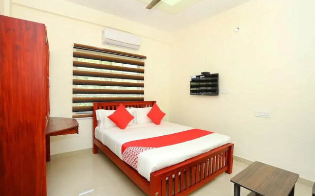 OYO 37302 White Cort