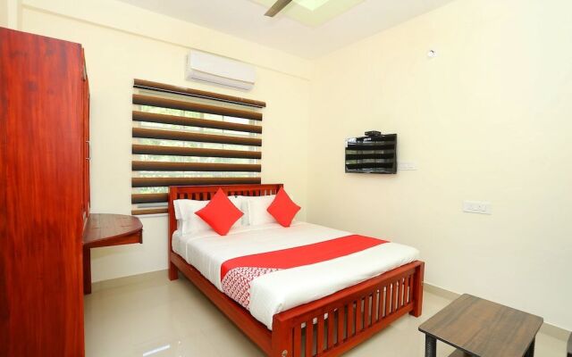 OYO 37302 White Cort