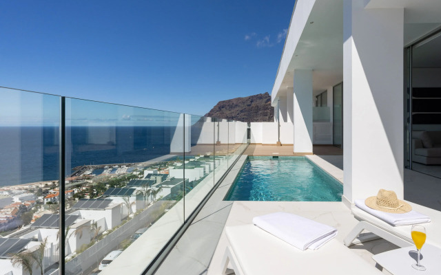Crystal I Luxury Apartments