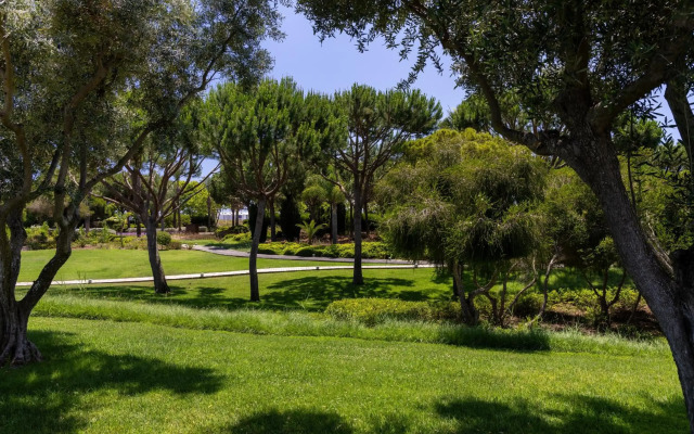 Domes Lake Algarve
