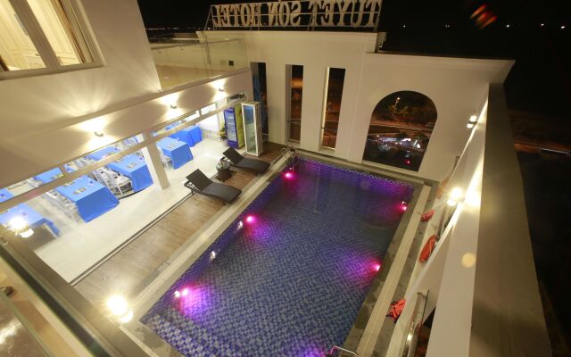 Tuyet Son Hotel