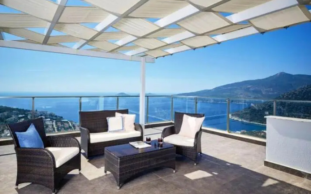 Villa Elmas -stunning 5 bed Villa With Rooftop bar