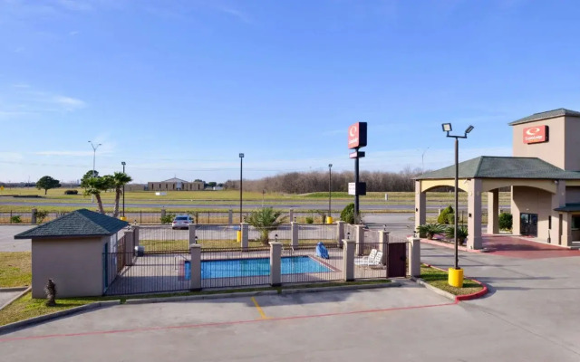 Econo Lodge & Suites