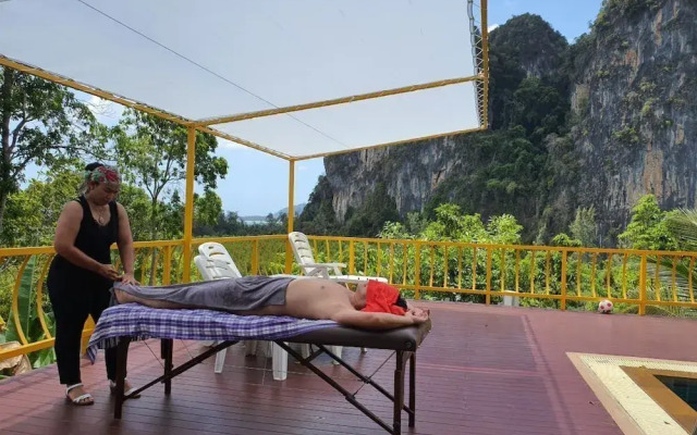 Barefeet Heaven Hill Naturist Resort