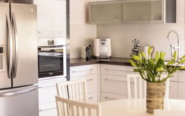 Heart of TLV Elegant Home by Sea N' Rent