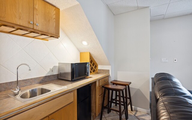 Valley Heights 3 Bedroom Home by RedAwning