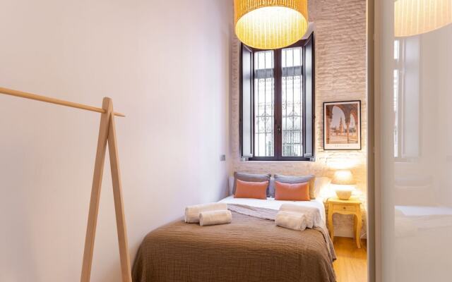 Triana Acacias by Valcambre